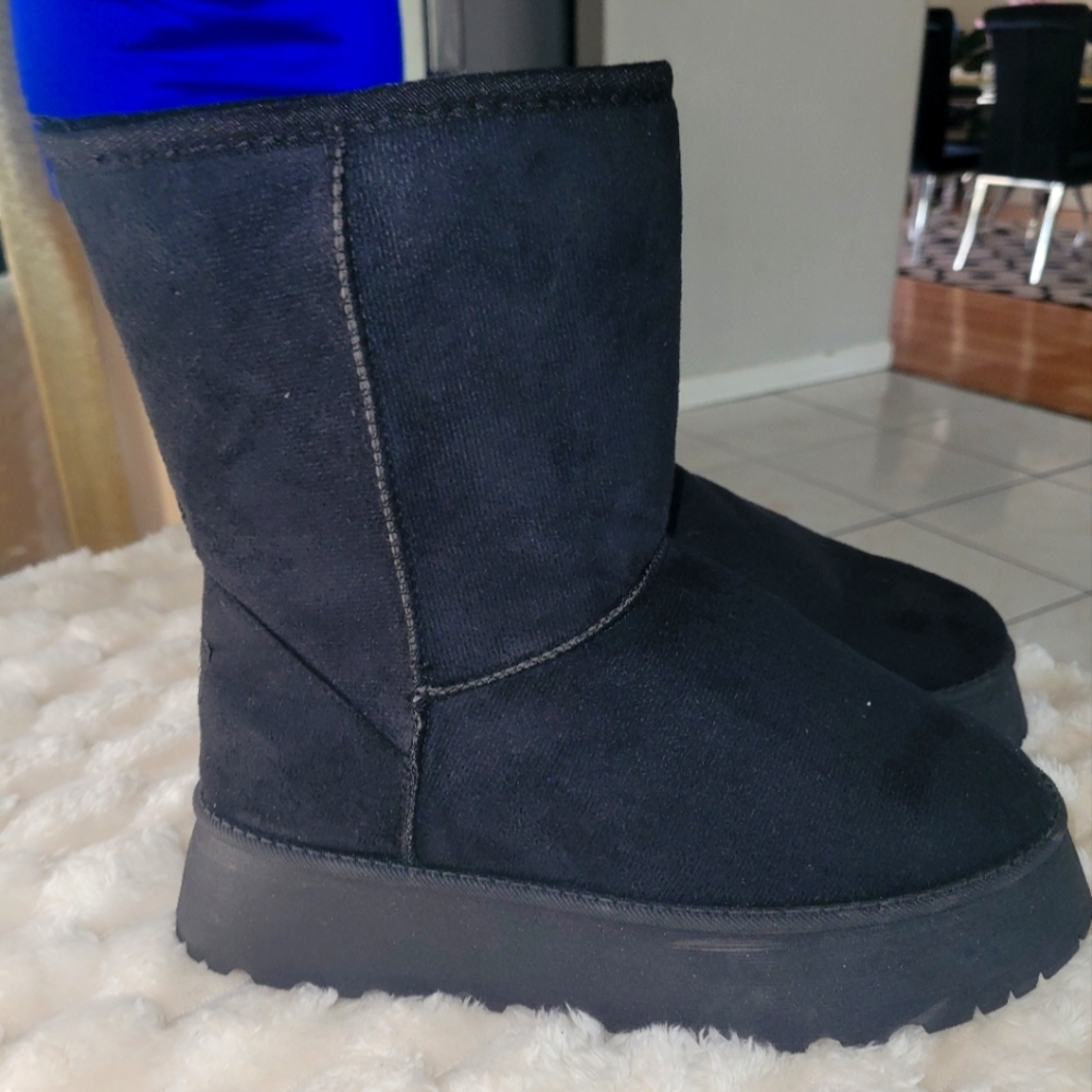 Women's Black Winter Boots - Picture 3 of 10